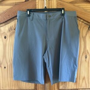 Men Fabletics Culver gray flat front chino shorts size L - NWT